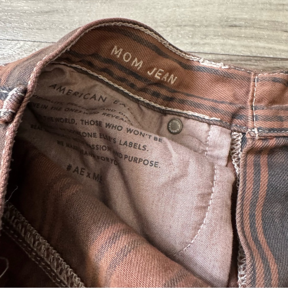 American Eagle 100% Cotton High Rise Mom Jean in Brown Stripe Size 4 - Picture 7 of 9